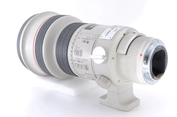 Canon EF 300mm f/2.8 L IS USM Telephoto Lens Japan[N. Mint w/Hood in Case] #LD94 Canon